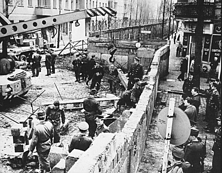 Building the Berlin Wall